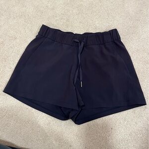 Lululemon shorts size 6